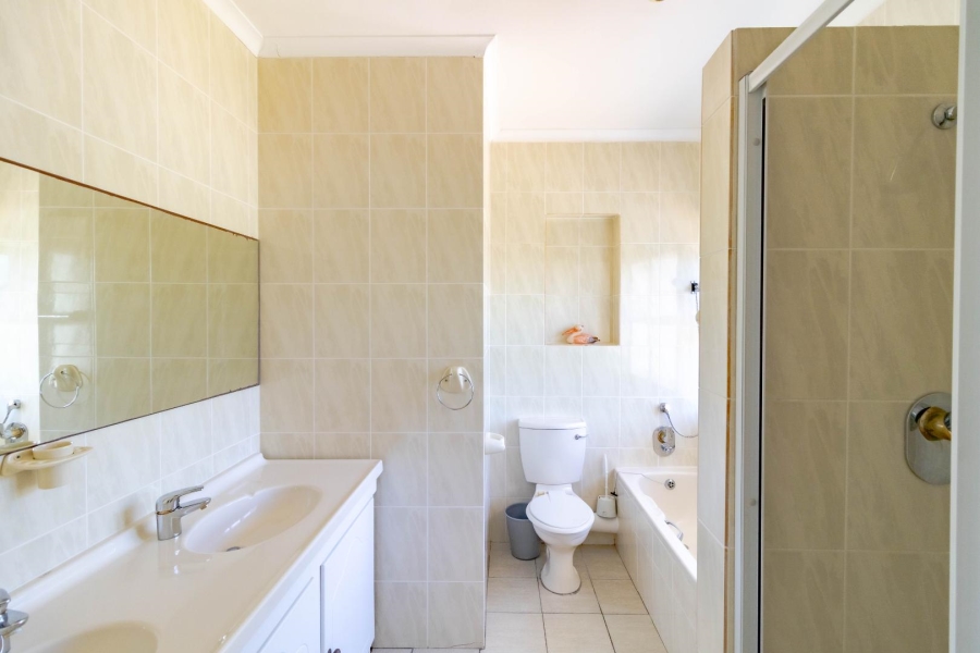 5 Bedroom Property for Sale in Vermont Western Cape